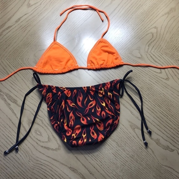 Black and Orange Flames Print Side Ties Bikini Bikini Bottom & Bikini Top New - Picture 3 of 6